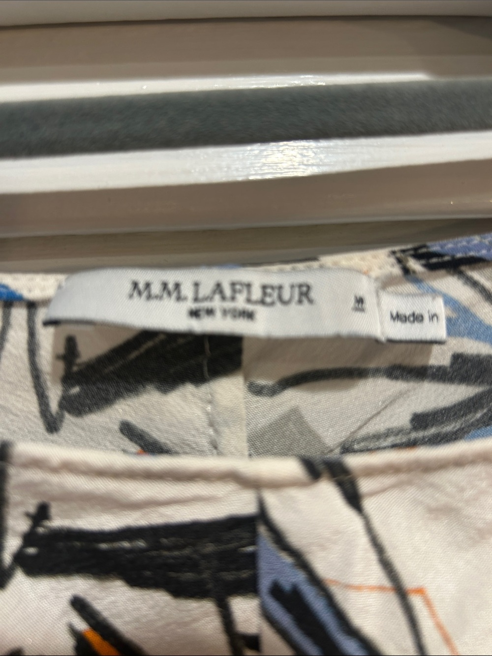 MM.LaFleur Cream Blouse with Blue, Black & Orange Brushstrokes 100% silk - Picture 2 of 5